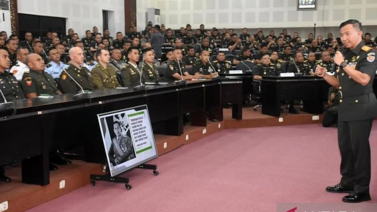 Seskoad menerima 271 perwira, termasuk dari TNI AD, AL, AU, Polri, dan negara sahabat, untuk mengikuti Pendidikan Reguler LXV selama 10 bulan, fokus pada strategi, kepemimpinan, dan pertahanan.