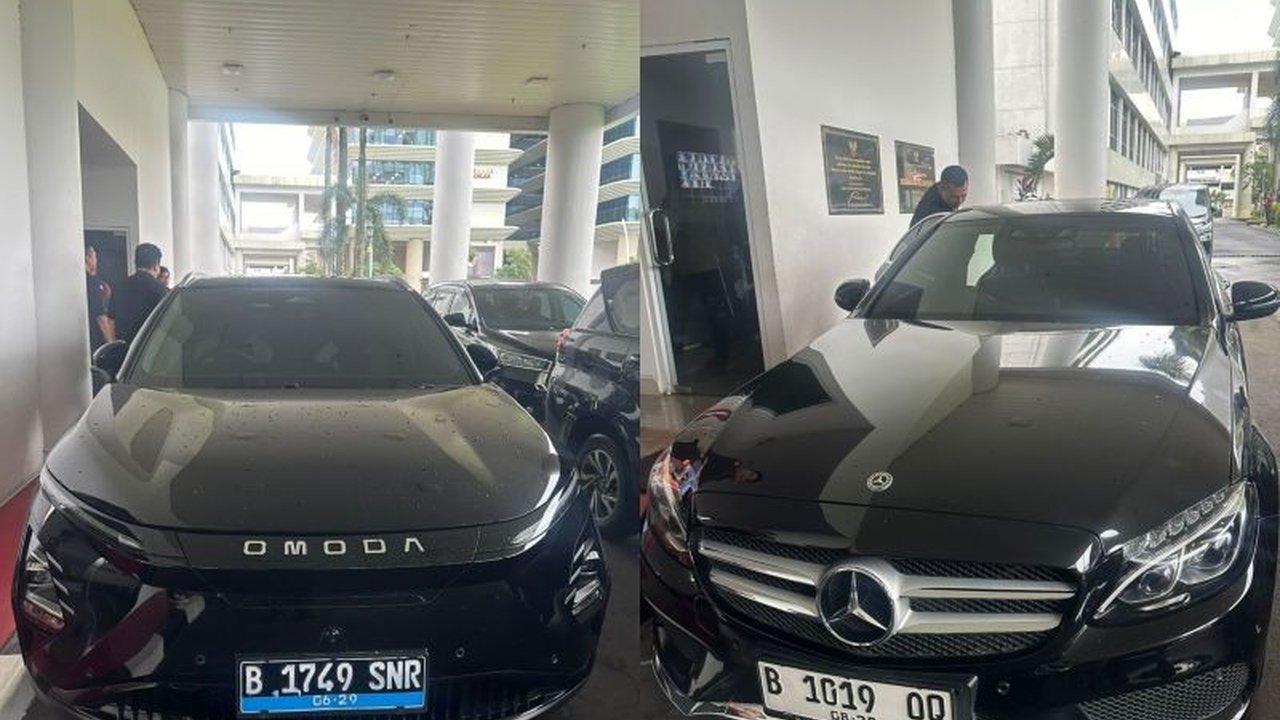 Kejaksaan Agung menyita dua mobil mewah milik tersangka HAT dalam kasus korupsi impor gula tahun 2015-2016 yang merugikan negara hingga Rp578 miliar,  dengan sembilan tersangka lainnya masih dalam proses penyelidikan.