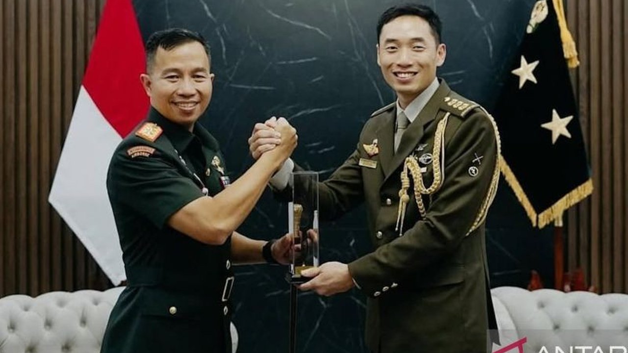 Sekolah Staf dan Komando TNI Angkatan Darat (Seskoad) resmi menjalin kerja sama pendidikan prajurit dengan militer Singapura, ditandai dengan kunjungan Athan Singapura ke Seskoad Bandung pada 21 Januari 2024.