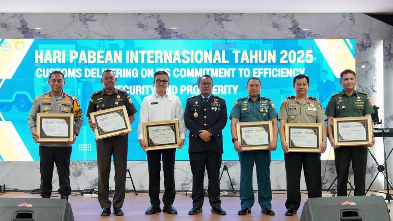 Direktorat Jenderal Bea dan Cukai Sulawesi Bagian Selatan (DJBC Sulbagsel) tingkatkan kolaborasi dengan berbagai pihak untuk memberikan pelayanan terbaik kepada masyarakat, ditandai dengan penghargaan atas sinergi pemanfaatan DBHCHT.