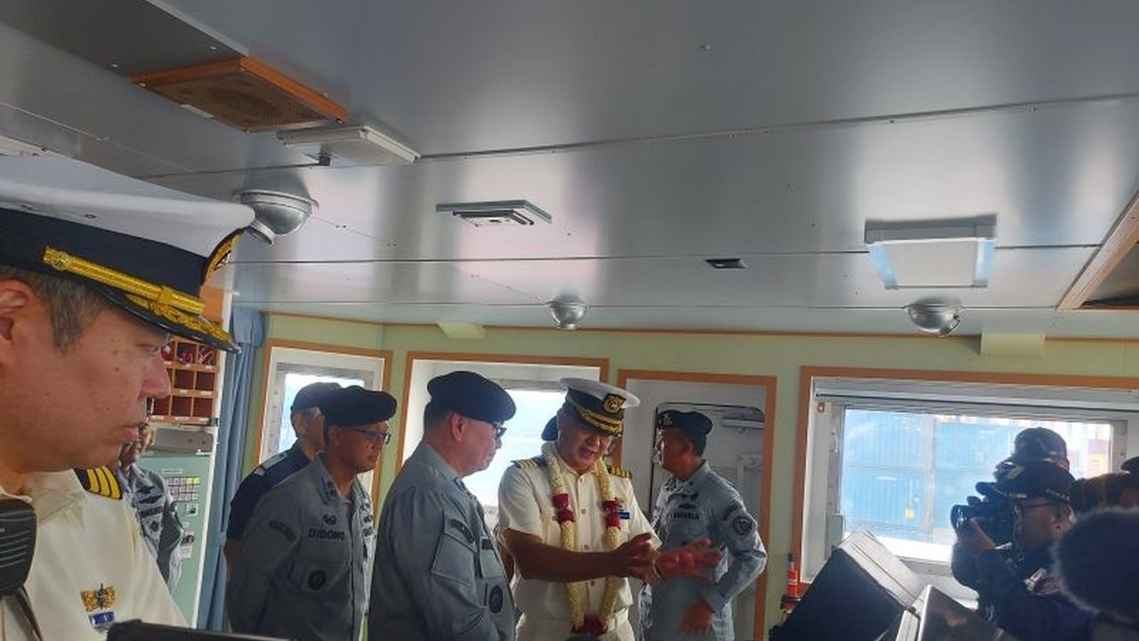 Sukses Bakamla tekan aksi perompakan di perairan Indonesia membuat Jepang menggelar latihan gabungan penjaga pantai ke-50 kalinya di Jakarta, termasuk pelatihan penangkapan pelaku kejahatan tanpa senjata api.