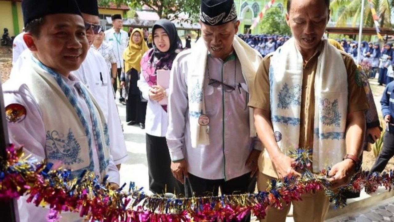 Pemerintah Kabupaten Kutai Kartanegara meningkatkan fasilitas Pondok Pesantren Karya Pembangunan Ribathul Khail di Tenggarong untuk mempersiapkan warga Ibu Kota Nusantara (IKN) yang ingin mendalami ilmu agama.