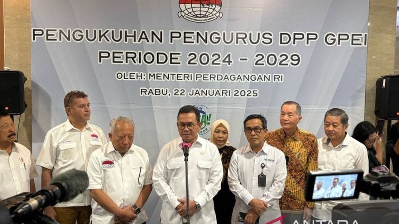 Menteri Perdagangan Budi Santoso optimis aturan baru Devisa Hasil Ekspor (DHE) 100% selama setahun tak akan menurunkan kinerja ekspor Indonesia, didukung kebijakan insentif pemerintah.