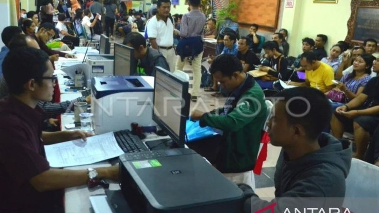 Penerimaan pajak Kanwil DJP Bali tahun 2024 mencapai Rp16,97 triliun, melampaui target dan mencatatkan pertumbuhan signifikan dibandingkan tahun sebelumnya, didorong oleh sektor pariwisata dan peningkatan kepatuhan wajib pajak.