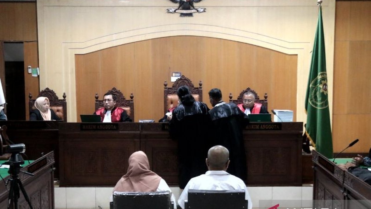 Pengadilan Negeri Mataram menggelar sidang perdana korupsi proyek shelter tsunami Lombok Utara tahun 2014, menjerat dua terdakwa dengan kerugian negara Rp18,4 miliar.