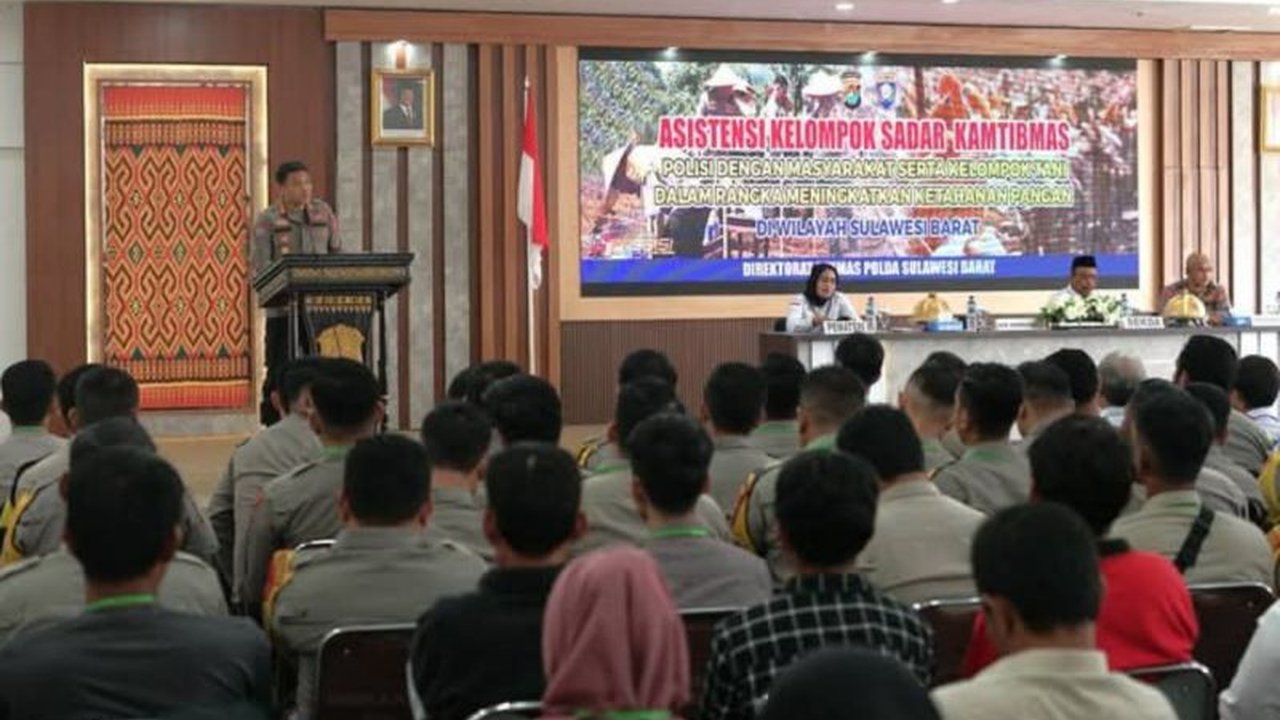 Kabupaten Mamuju, Sulawesi Barat, menargetkan penanaman jagung di 7.000 hektare lahan untuk mendukung program swasembada pangan nasional, bekerja sama dengan Polda Sulbar, masyarakat, dan kelompok tani.