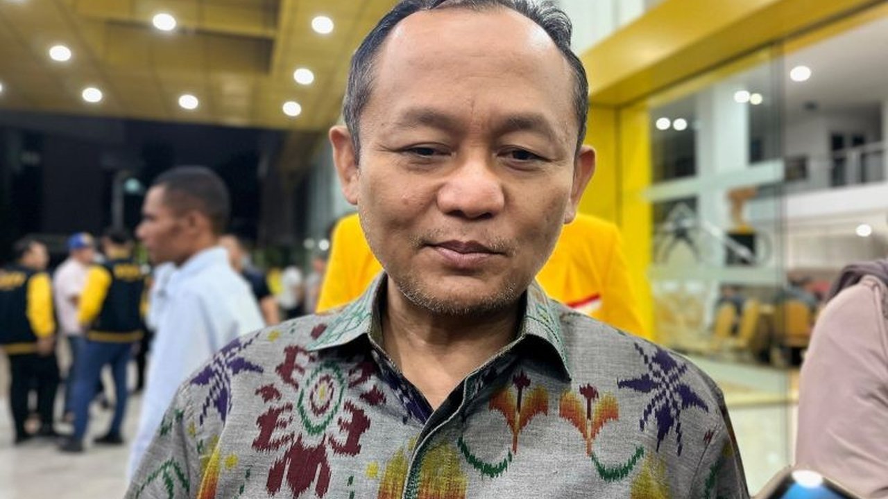 Sekjen Partai Golkar menilai pembentukan pansus pagar laut di Tangerang belum diperlukan karena Presiden Prabowo telah memerintahkan pembongkarannya dan masalah ini bisa diselesaikan di tingkat eksekutif.