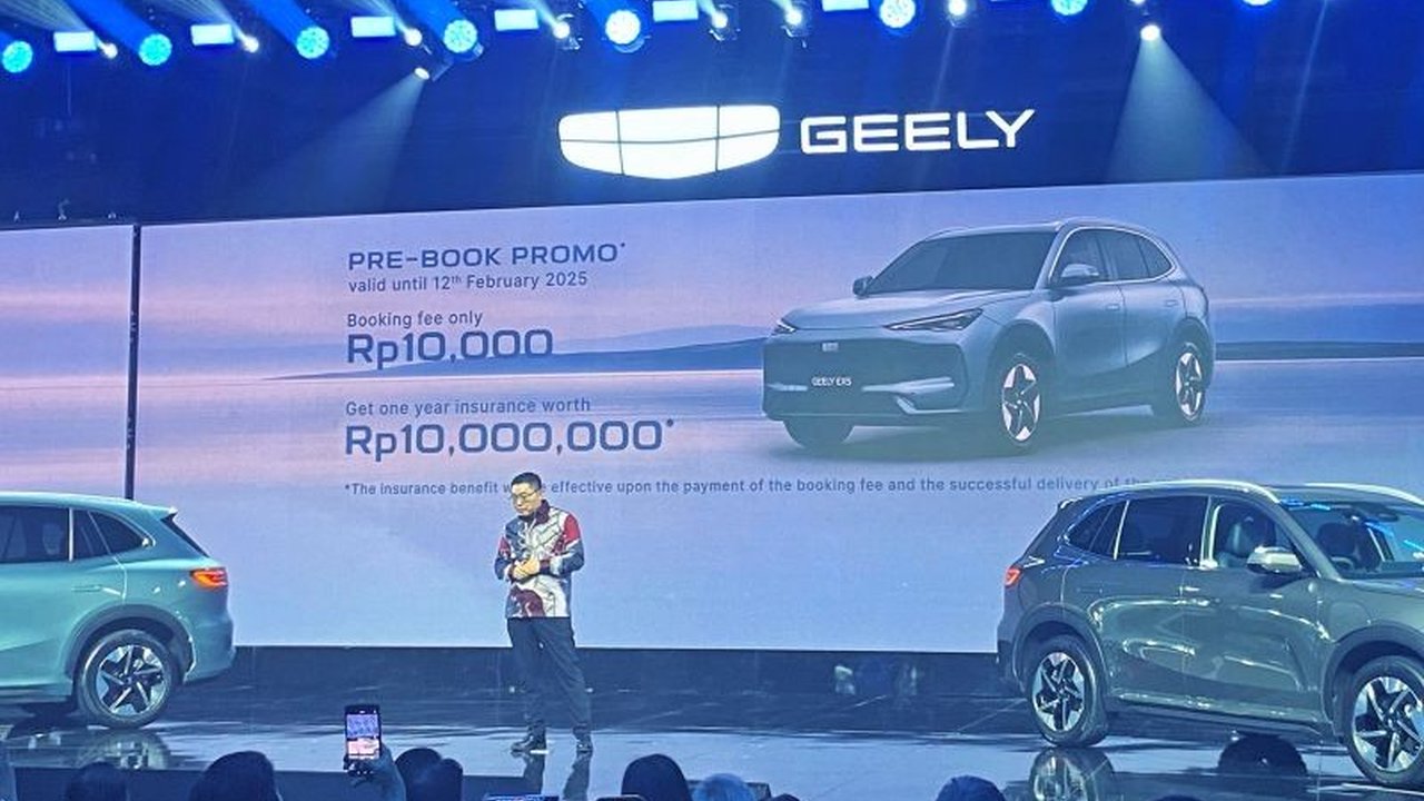 Geely resmi meluncurkan mobil listrik EX5 di Indonesia, sebuah SUV dengan baterai 60,22 kWh yang menawarkan jangkauan hingga 400 km, dan harga booking hanya Rp10.000 hingga 12 Februari 2025.