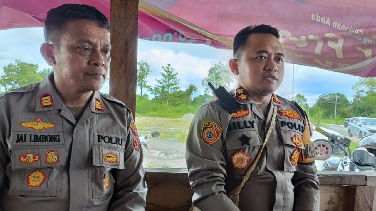 Dua kelompok warga di Jalan Baru Mimika, Papua Tengah, yang terlibat konflik pada 19 Januari 2024, telah berdamai dan menyerahkan senjata; akses jalan akan dibuka setelah prosesi adat 'bakar batu'.