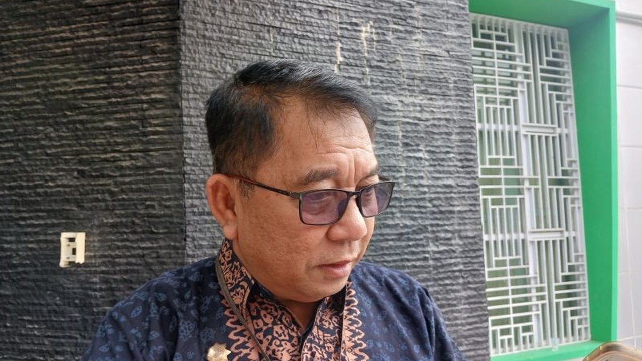 Disperindag Kota Jambi menargetkan pendapatan Rp7 miliar lebih dari pengelolaan pasar pada 2025 dengan strategi baru penagihan dan adaptasi teknologi digital untuk mengatasi penurunan kunjungan akibat tren belanja online.