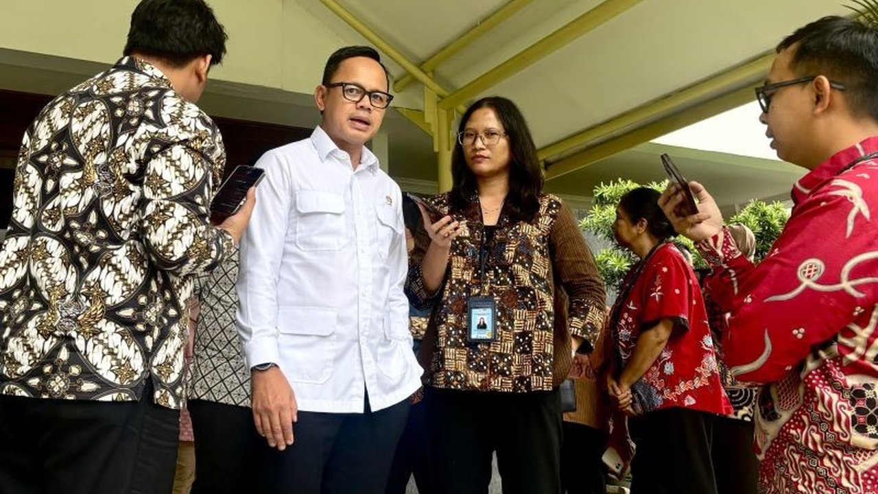 Wakil Menteri Dalam Negeri, Bima Arya, mengumumkan pelantikan sekitar 270 kepala daerah terpilih Pilkada 2024 oleh Presiden Prabowo Subianto pada 6 Februari 2025 di Istana Kepresidenan, Jakarta, dengan kemungkinan tiga tahap pelantikan.