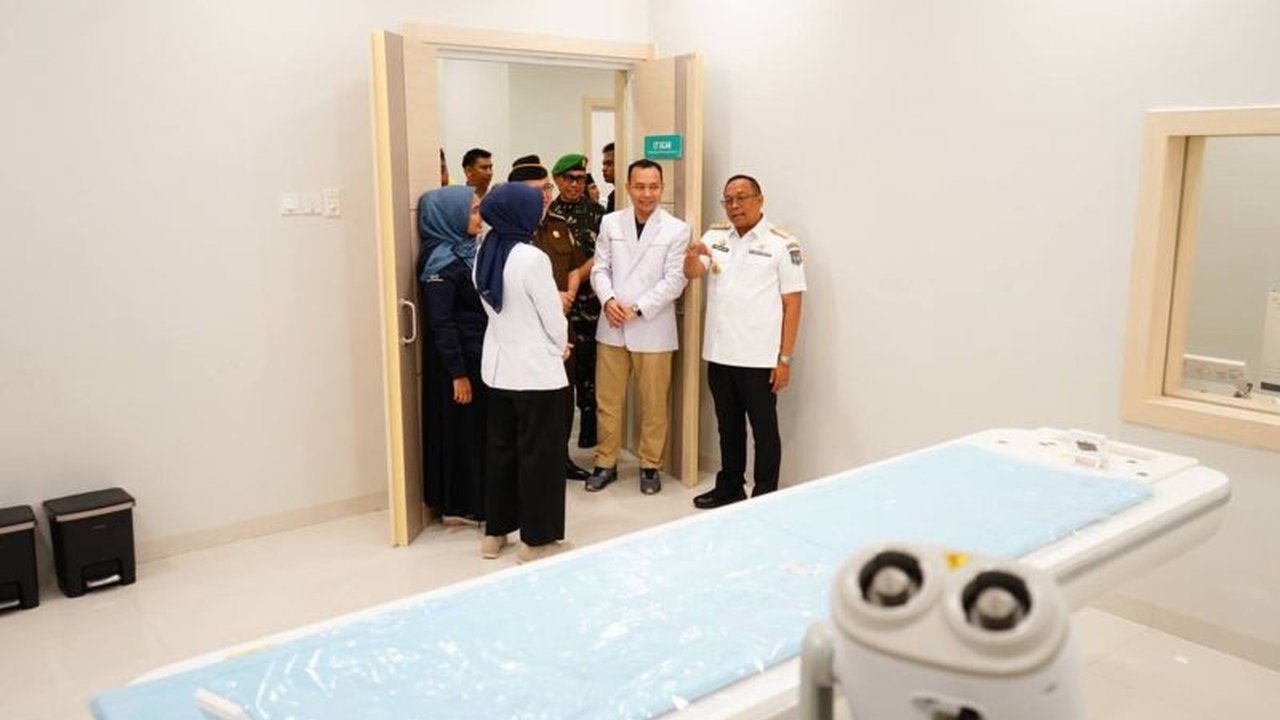 Pemprov Riau menganggarkan Rp247,8 miliar dari APBD 2025 untuk membiayai iuran JKN-KIS bagi 1.304.716 masyarakat miskin, guna mendukung target Universal Health Coverage (UHC).