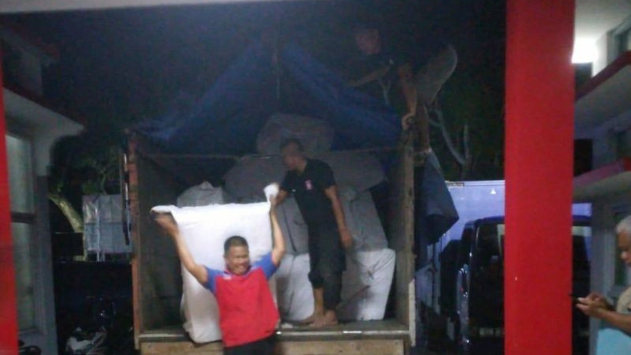 Kemensos mendistribusikan bantuan logistik senilai Rp704 juta untuk korban banjir dan longsor di Grobogan, Jawa Tengah, yang melanda 11 kecamatan dan menyebabkan ribuan kepala keluarga terdampak.