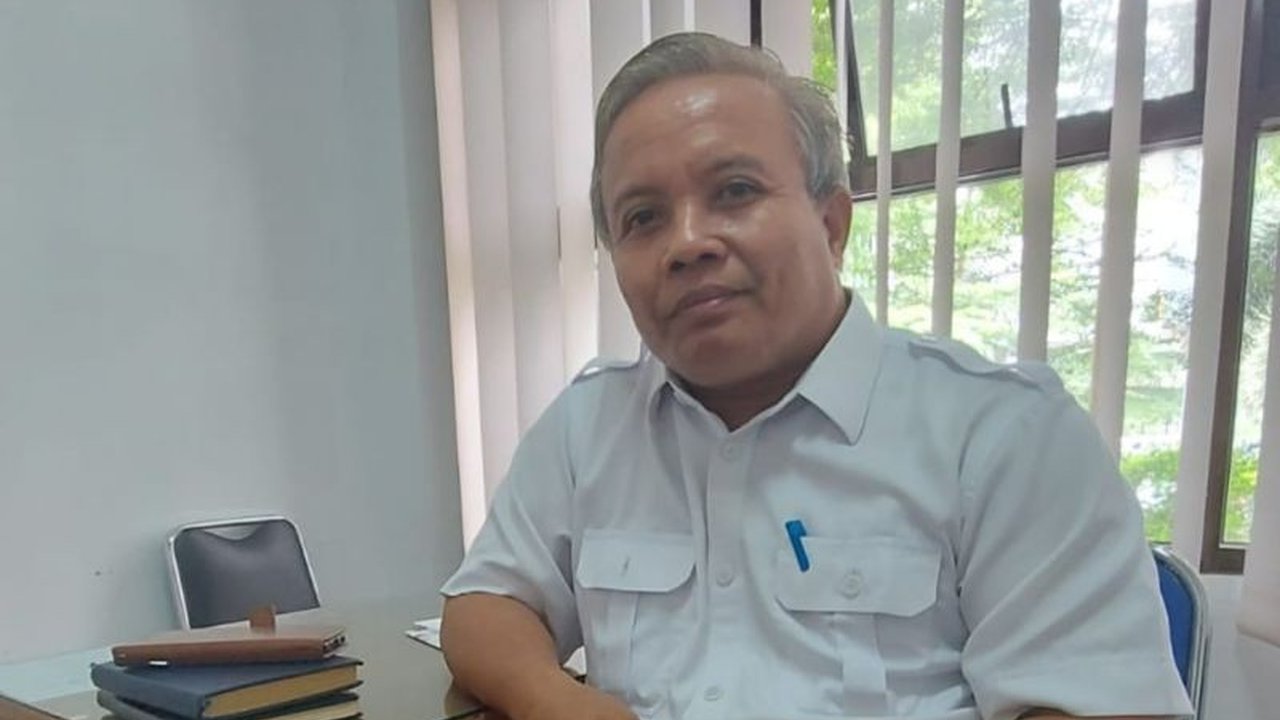 Pemerintah Kabupaten Lombok Timur memfasilitasi ribuan UMKM untuk mendapatkan sertifikasi halal gratis pada tahun 2024 melalui program Kementerian Koperasi dan UKM, guna mendorong pertumbuhan ekonomi lokal dan kepatuhan terhadap regulasi.