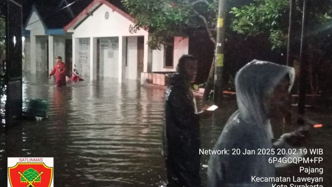 Badan Penanggulangan Bencana Daerah (BPBD) Surakarta bersiaga penuh menghadapi potensi banjir dengan menyiapkan peralatan dan tim tanggap darurat menyusul intensitas hujan tinggi akhir-akhir ini.