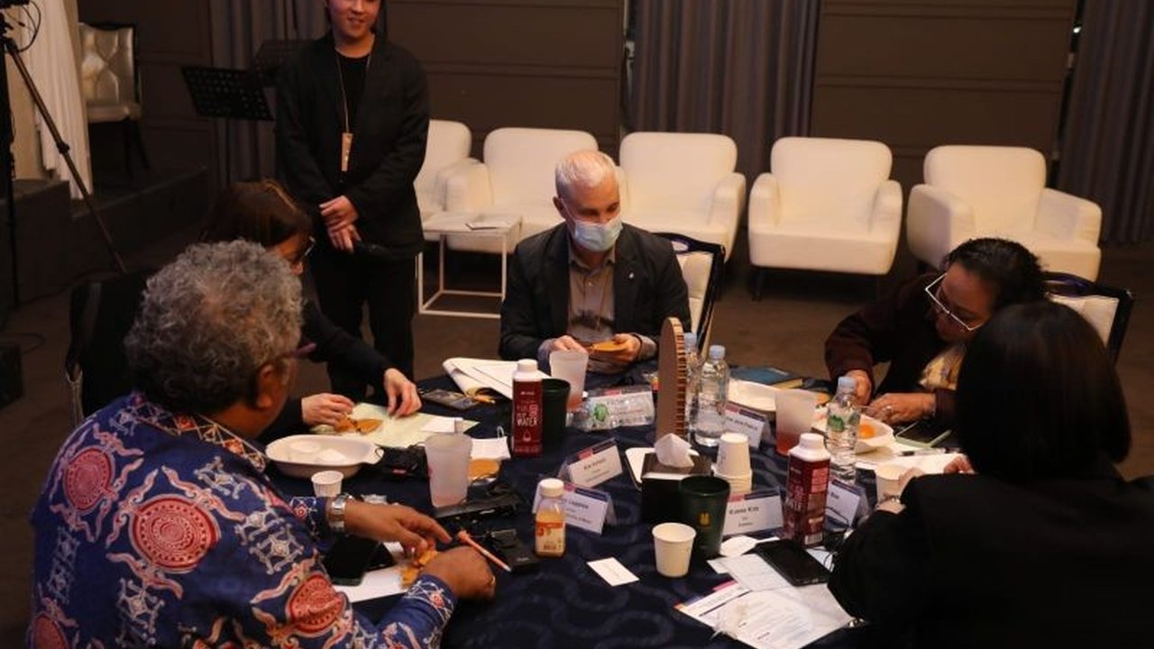 Ambon Music Office (AMO) menyerahkan laporan pertanggungjawaban kepada UNESCO untuk mempertahankan status Ambon sebagai Kota Musik Dunia, menonjolkan program inovatif dan kolaborasi internasional.