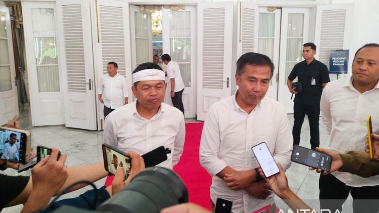 Gubernur Jawa Barat terpilih, Dedi Mulyadi, akan menggeser sekitar Rp2 triliun anggaran yang dinilai tidak efisien, termasuk dana hibah, untuk mendanai proyek publik prioritas seperti infrastruktur jalan, pendidikan, dan kesehatan di Jawa Barat pada APBD.