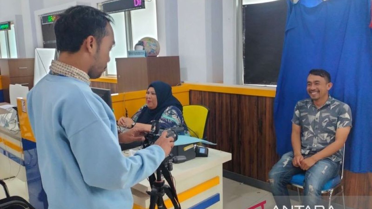 Dinas Dukcapil Rejang Lebong melaporkan 204.195 warga telah melakukan perekaman KTP elektronik, namun masih ada 8.726 warga yang belum melakukan perekaman, dan upaya percepatan sedang dilakukan.