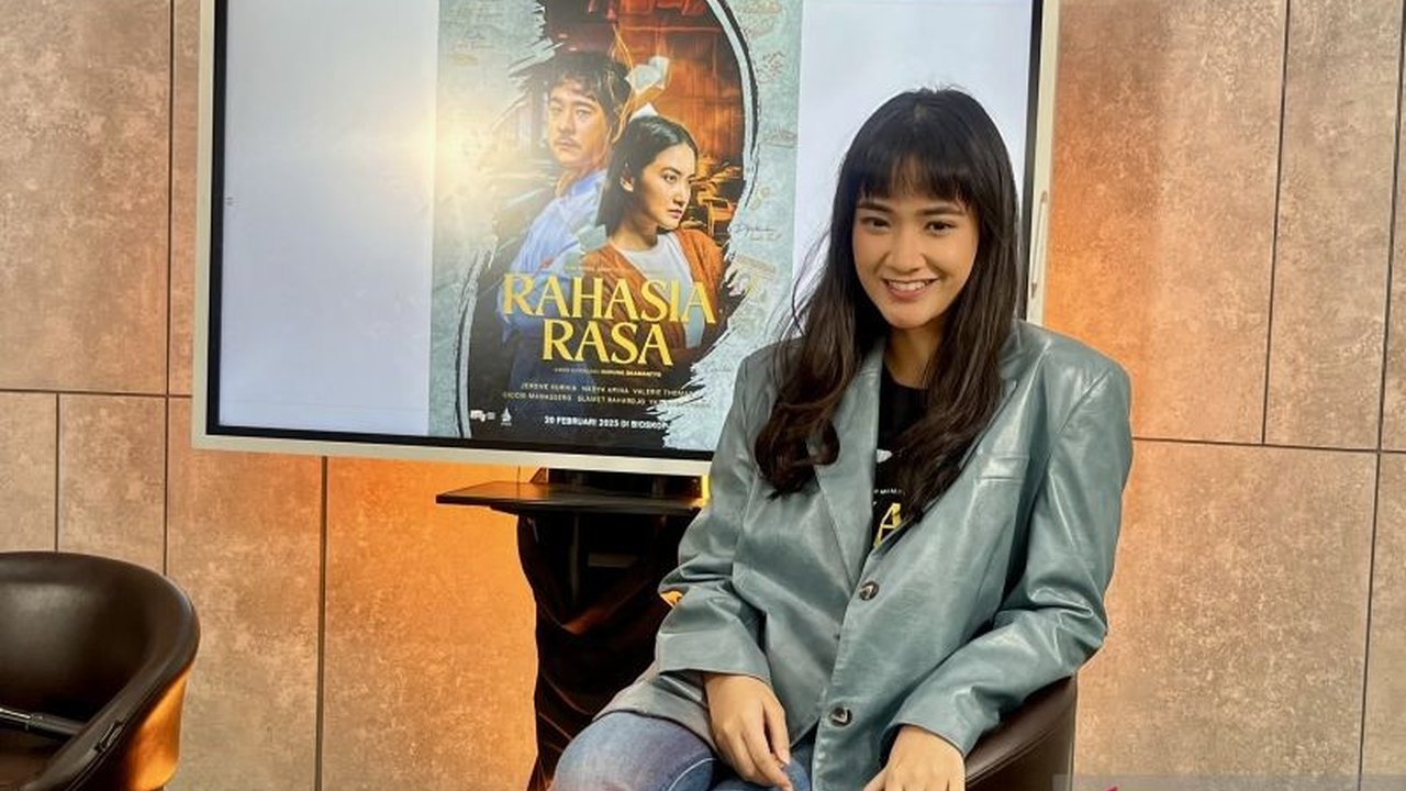 Aktris Nadya Arina mengungkapkan pengalamannya bekerja sama dengan Hanung Bramantyo dalam film 