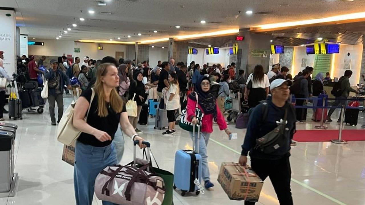 Bandara I Gusti Ngurah Rai, Bali, sukses melayani 23,9 juta penumpang sepanjang 2024, melampaui target dan mencatatkan peningkatan signifikan dibanding tahun sebelumnya.
