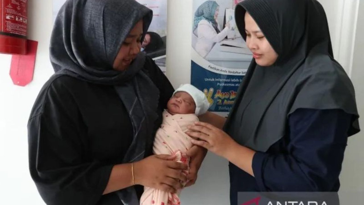 Di Banda Aceh, Muhammad dan Cut menjadi nama terpopuler untuk bayi yang lahir pada tahun 2024, menurut data Disdukcapil Kota Banda Aceh;  pemberian nama ini mencerminkan tradisi dan aturan penamaan yang berlaku.