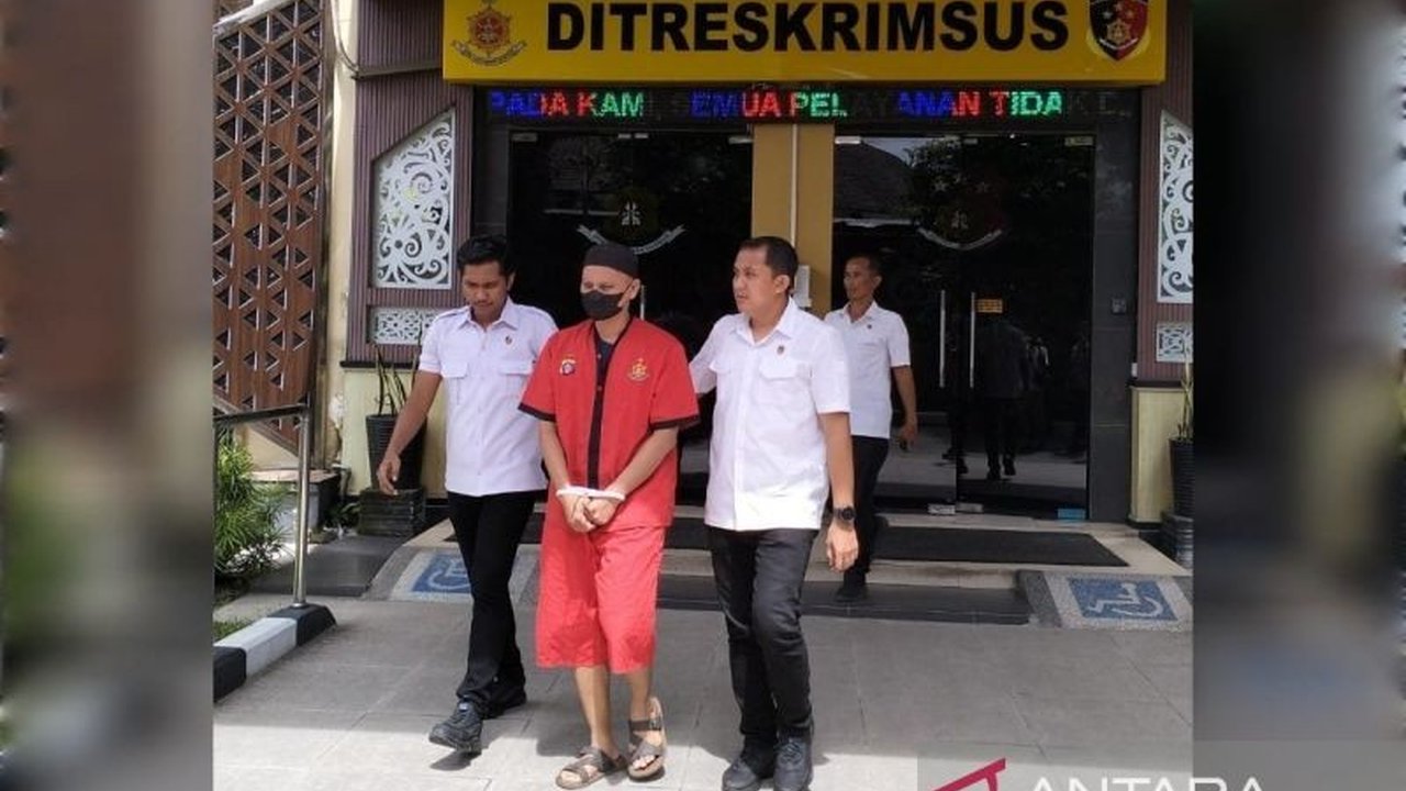 Polda Kalteng telah melimpahkan satu tersangka kasus korupsi pembangunan Gedung Expo Sampit, M Rikhi Zulkarnaen, ke Kejati Kalteng beserta barang bukti, dengan total kerugian negara mencapai Rp3,5 miliar.