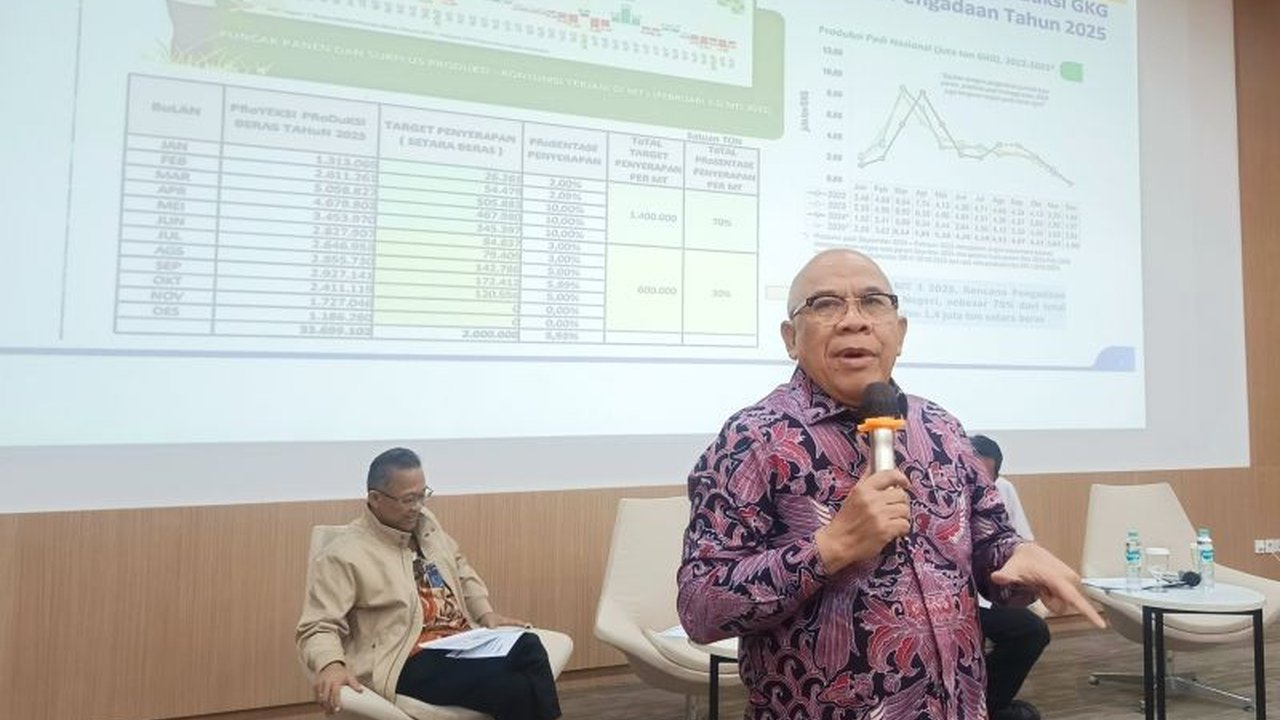 Direktur Utama Bulog menegaskan bahwa Bulog tetap menjadi bagian dari BUMN hingga 2025, meskipun transformasi menjadi badan otonom tengah diproses dan menunggu Keppres terkait pembentukan tim transformasi.