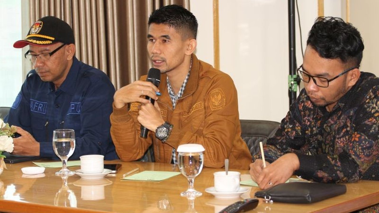 KPU Bukittinggi menyatakan syukur setelah lolos dari berbagai permasalahan hukum terkait Pemilu 2024, menekankan pentingnya bertindak sesuai aturan dan  melakukan evaluasi untuk mencegah masalah serupa di masa mendatang.