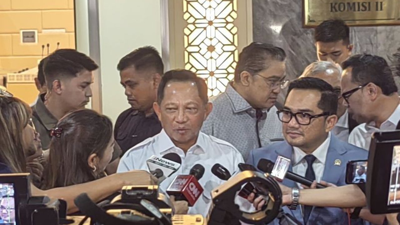 Mendagri Tito Karnavian menargetkan revisi Perpres Nomor 80 Tahun 2024 tentang pelantikan kepala daerah terpilih hasil Pilkada 2024 selesai sebelum 6 Februari 2025, sebagai dasar hukum pelantikan serentak di Jakarta.