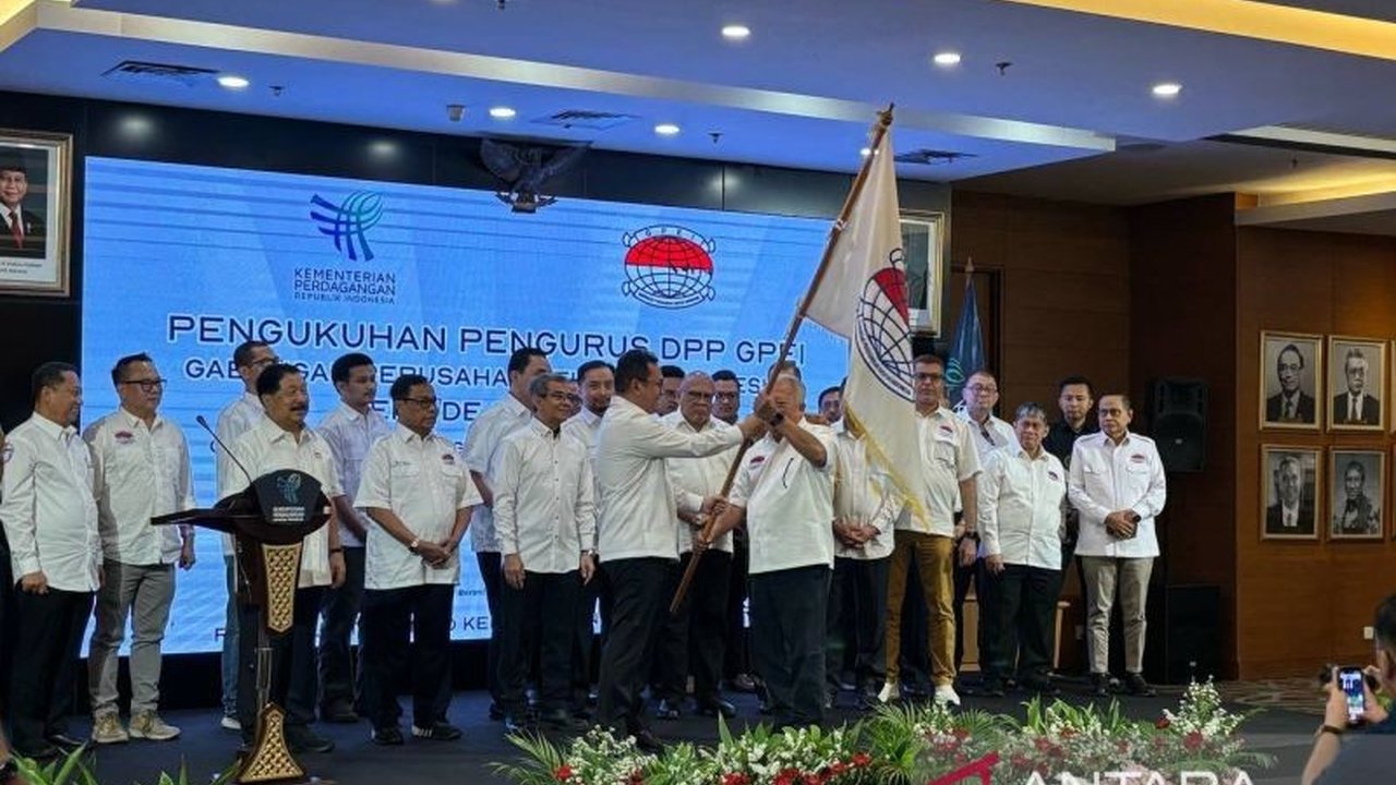 Menteri Perdagangan Budi Santoso dan Gabungan Perusahaan Ekspor Indonesia (GPEI) sepakat berkolaborasi untuk meningkatkan ekspor Indonesia, khususnya melalui program UMKM BISA Ekspor, dengan target peningkatan 7,1 persen pada 2025.