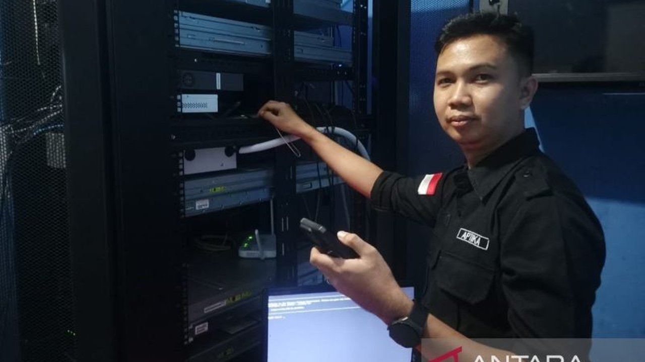 Tim CSIRT Kabupaten Solok Selatan berhasil masuk babak final kompetisi siber nasional, '2024 National Cyber Jawara', mewakili pemerintah daerah dan berkompetisi di bidang keamanan server dan infrastruktur pemerintahan.