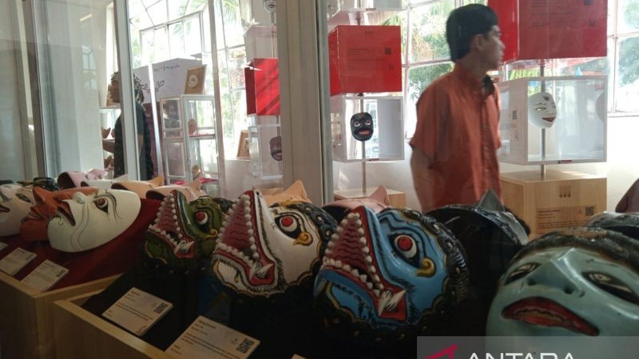 Kota Cirebon sukses melampaui target kunjungan wisatawan di tahun 2024, mencapai 4,05 juta orang, meskipun di tengah tahun politik, dan berencana menggelar berbagai festival untuk menarik lebih banyak wisatawan di tahun 2025.