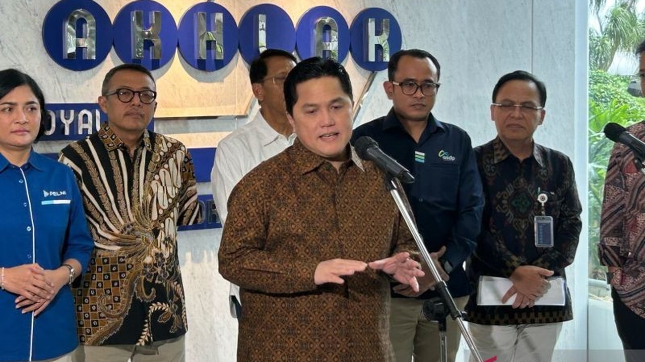 Menteri BUMN Erick Thohir memastikan kesiapan mitigasi bencana dan kecelakaan untuk mudik 2025 dengan fokus pada keselamatan di darat, khususnya pengguna kendaraan roda dua, serta kerja sama dengan BMKG untuk memonitor cuaca.