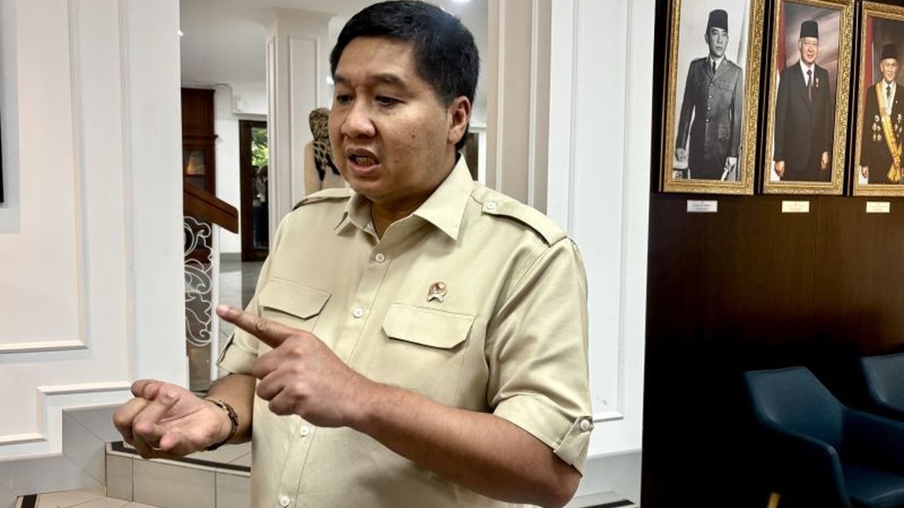 Menteri Perumahan Maruarar Sirait mengumumkan Program Strategis Nasional (PSN) untuk Masyarakat Berpenghasilan Rendah (MBR) guna mempercepat pembangunan dan memangkas birokrasi perizinan, termasuk penghapusan biaya PBG, BPHTB, dan PPN untuk rumah di bawah