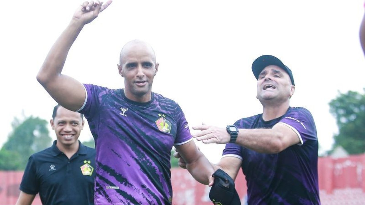 Persik Kediri resmi mengganti pelatih fisik Vitor Tinoco karena menerima tawaran dari klub Liga 1 lain, dan telah menyiapkan pengganti untuk menjaga kebugaran tim di putaran kedua BRI Liga 1 2024/2025.