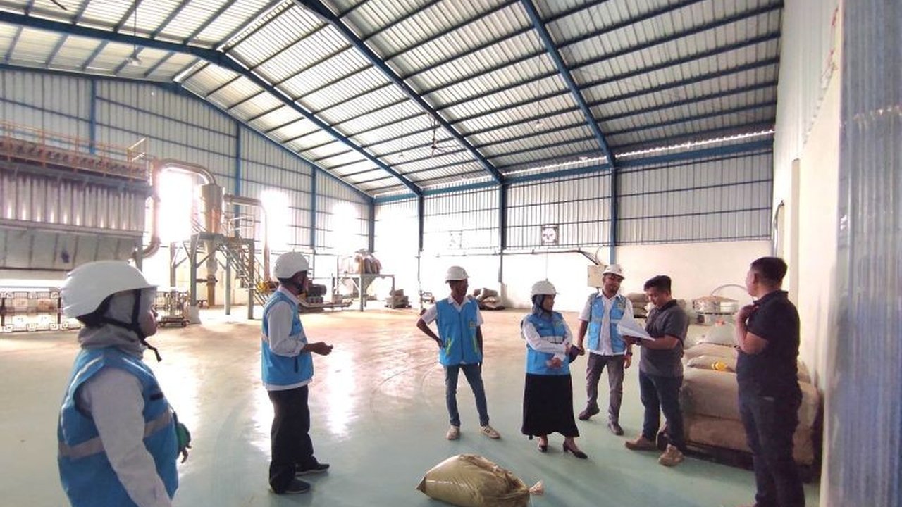 PLN Unit Induk Distribusi Kalimantan Barat meningkatkan pasokan listrik untuk mendukung industri kratom agar lebih kompetitif dan berkontribusi pada pertumbuhan ekonomi daerah.