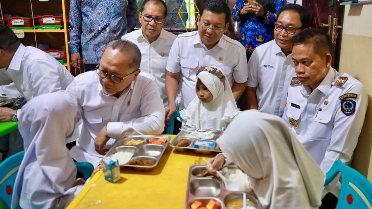 Pemerintah Provinsi Sulawesi Selatan memastikan ketersediaan bahan pangan untuk program Makan Bergizi Gratis (MBG) tercukupi berkat kerjasama dengan petani lokal dan pemanfaatan lahan pekarangan.