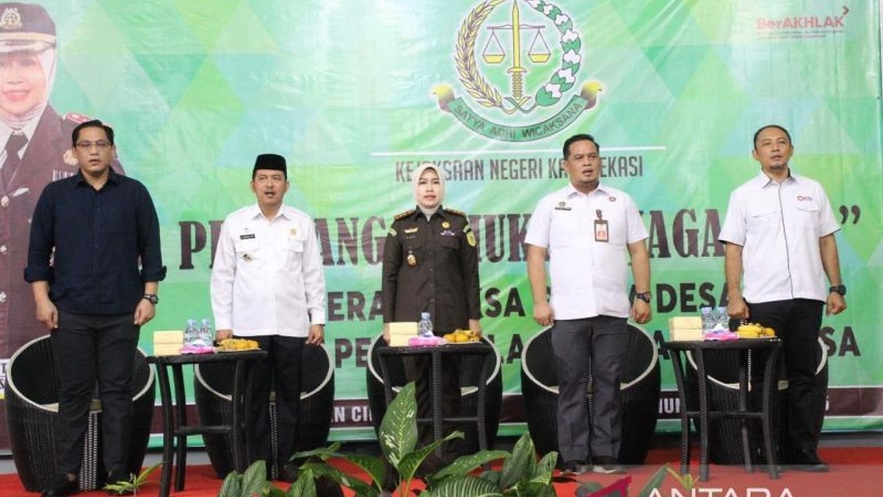 Kejaksaan Negeri Kabupaten Bekasi menyosialisasikan pengelolaan keuangan desa melalui program 'Jaga Desa', bertujuan mencegah pelanggaran hukum dan meningkatkan transparansi penggunaan APBDes.