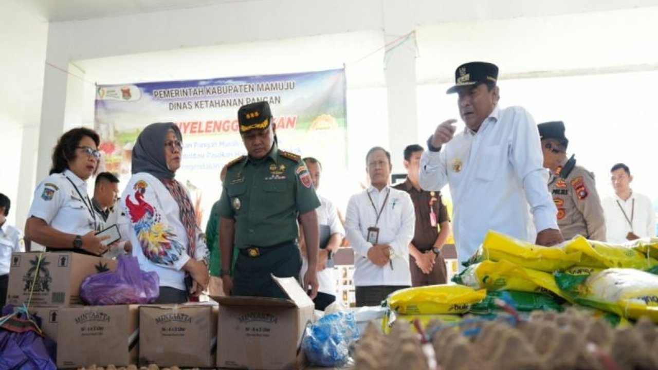 Pemerintah Provinsi Sulawesi Barat menggelar gerakan pangan murah serentak di enam kabupaten untuk mengendalikan inflasi dan mengantisipasi lonjakan harga jelang Ramadan, dengan fokus pada peningkatan produksi komoditi lokal.