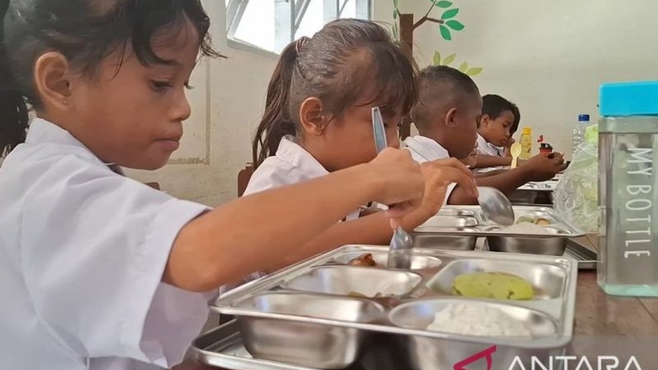 Pemerintah Provinsi NTT masih menunggu petunjuk teknis dari pemerintah pusat terkait penggunaan APBD untuk mendukung Program Makan Bergizi Gratis (MBG), meskipun program dari APBN tetap berjalan di dua lokasi di NTT.