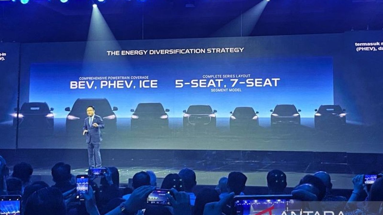 Geely, pabrikan otomotif asal China, berencana agresif ekspansi pasar Indonesia dengan menargetkan 100 dealer baru dalam tiga tahun ke depan, sekaligus merakit kendaraan ramah lingkungan di Indonesia mulai 2025.