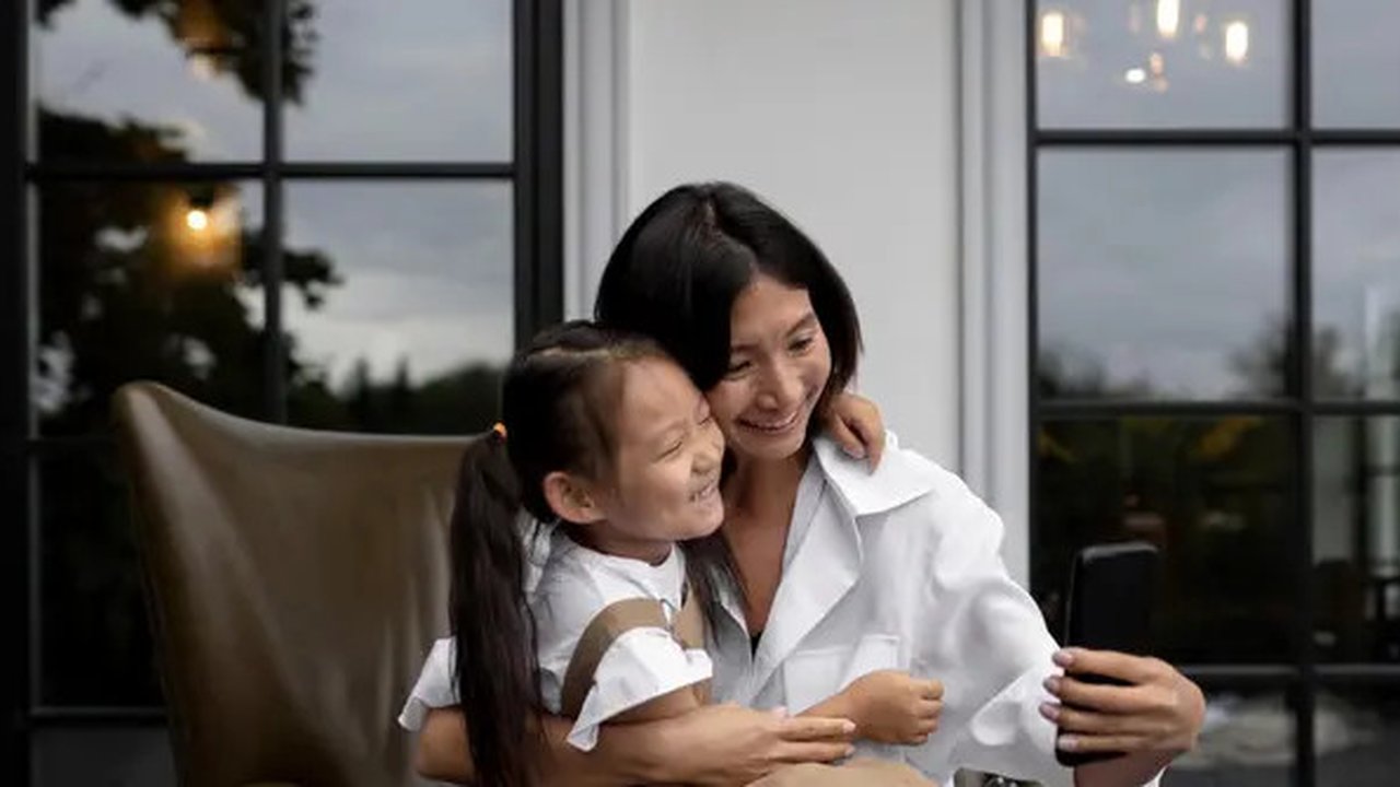 Cobalah untuk meluangkan waktu berkualitas bersama anak. Foto: Freepik