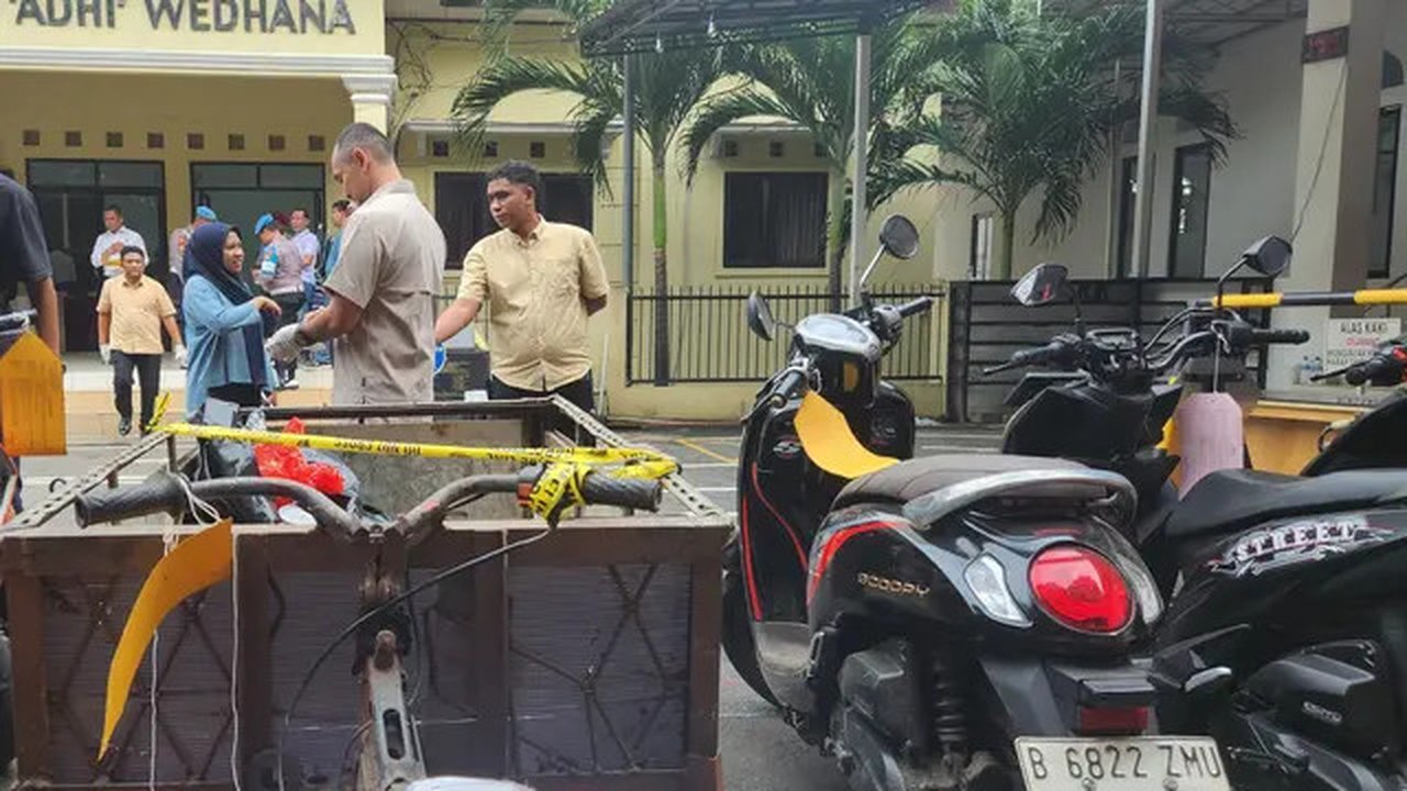 Gerobak yang digunakan tersangka saat mencuri motor warga di wilayah Tapos, Depok. (Liputan6.com/Dicky Agung Prihanto)