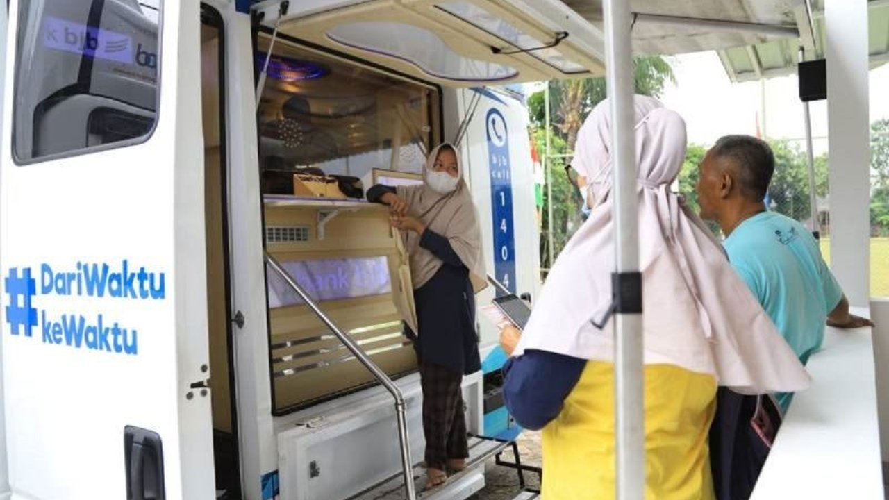 Bapenda Kota Tangerang membuka loket pajak keliling di 13 kecamatan untuk memudahkan warga membayar PBB-P2 dan BPHTB, yang juga mendapat diskon hingga 25% hingga 31 Maret 2025.
