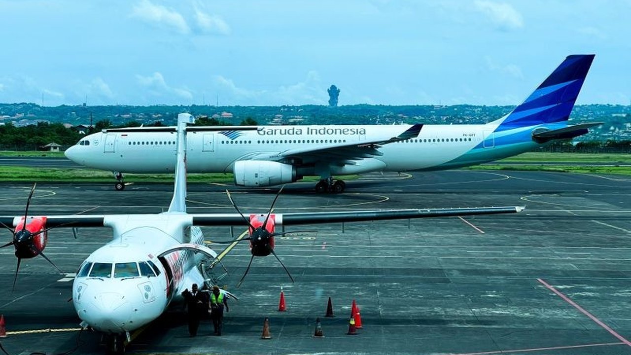 Bandara I Gusti Ngurah Rai, Bali, mencetak sejarah sebagai bandara pertama di Indonesia yang melayani penerbangan reguler dua pesawat Airbus A380 Emirates setiap hari selama periode September hingga Oktober 2024, menandakan pertumbuhan pesat sektor pariwi