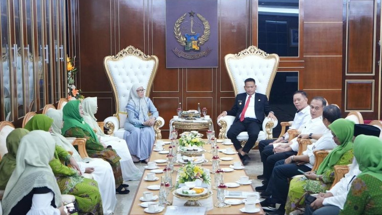 Stafsus Menteri PPPA melaporkan rencana kunjungan kerja Menteri PPPA ke Sulsel pada Februari 2024, termasuk seminar Anti Kekerasan Perempuan dan peluncuran Forum Bersama Indonesia di Maros.