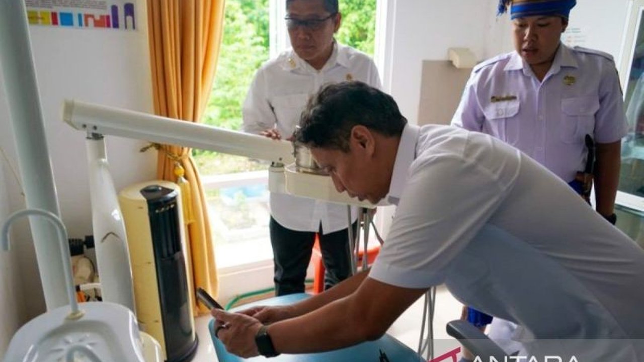 Dinas Kesehatan NTB menggelar program pemeriksaan kesehatan gratis (PKG HUT) yang menyasar seluruh lapisan masyarakat, mulai bayi baru lahir hingga lansia, guna meningkatkan kesadaran kesehatan dan pencegahan penyakit.