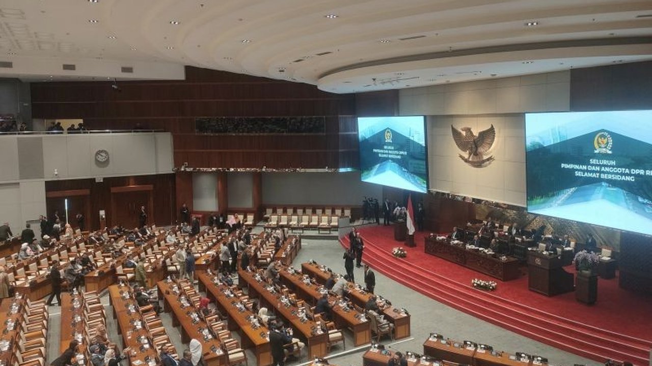 Rapat Paripurna DPR menyetujui RUU Perubahan Keempat UU Minerba menjadi RUU usul inisiatif DPR,  fokus pada pemberdayaan UMKM, ormas, dan perguruan tinggi dalam pengelolaan pertambangan.