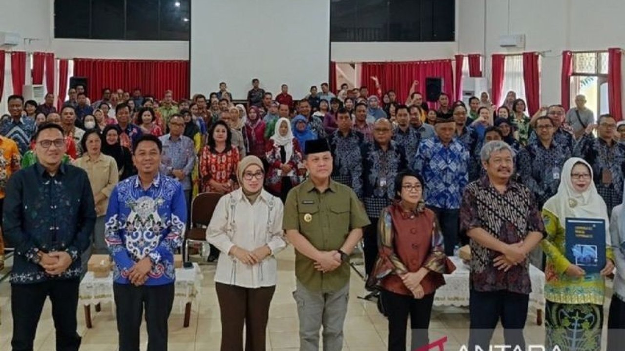 Pemerintah Kabupaten Barito Selatan berkolaborasi dengan UNY untuk meningkatkan kompetensi 75 guru SD dan SMP melalui Program Rekognisi Pendidikan Lampau (RPL), mencakup berbagai bidang studi guna meningkatkan kualitas pendidikan di Barito Selatan.