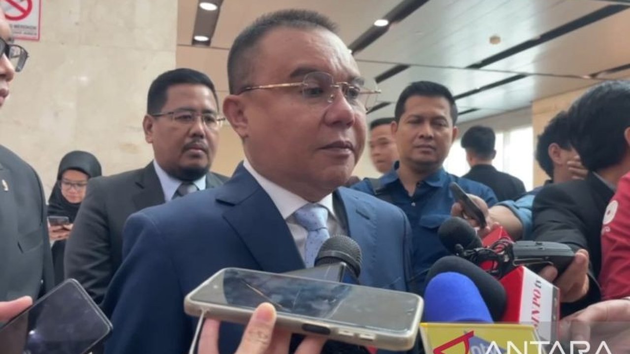 Wakil Ketua DPR menyerahkan evaluasi Mendikbudristek, Satrio Soemantri Brodjonegoro, terkait protes pegawai atas pemberhentian ASN di Kemendikbudristek kepada Presiden, sementara Komisi X DPR akan melakukan rapat dengar pendapat.